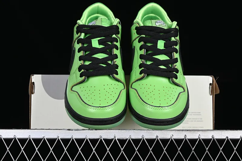 All Categories Nk SB Dunk Series Nk SB Dunk Low Low-top sneakers J version The Powerpuff Girls x Nk SB Dunk Low Powerpuff Girls joint model Low-top casual sneakers FZ8319-300